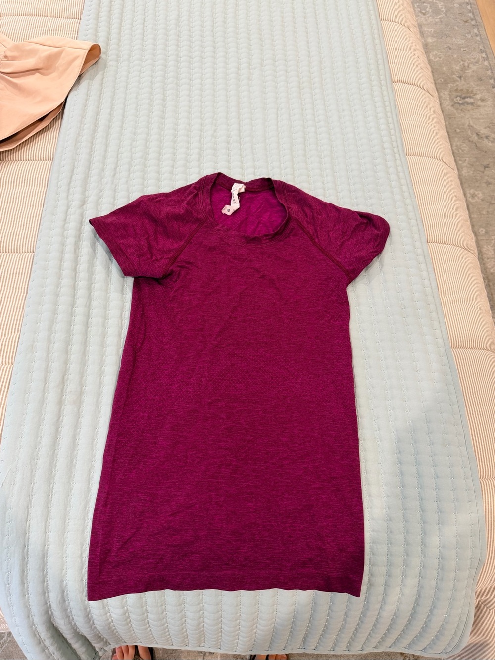 lululemon athletica Magenta Short Sleeve Tee